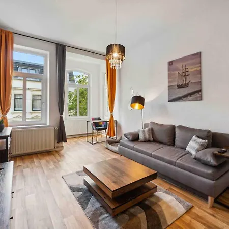 Up To 4 People Center Water Netflix