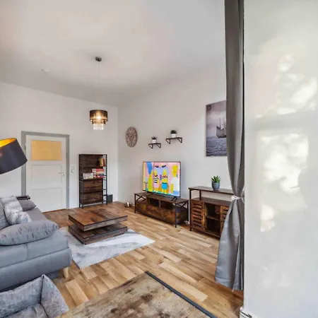 Up To 4 People Center Water Netflix Apart Otel